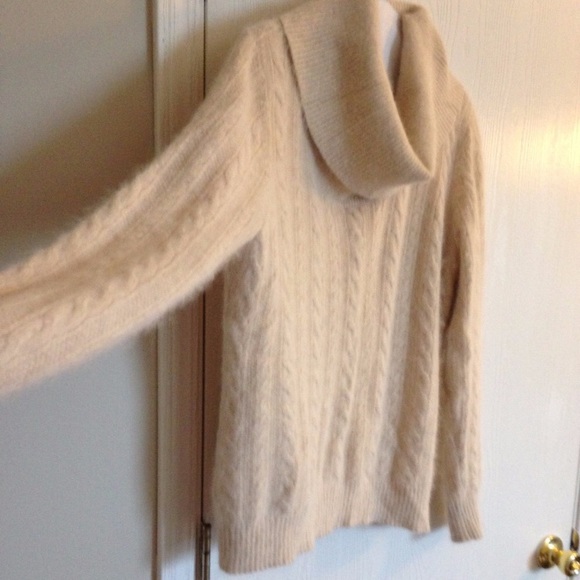 Vineyard Vines Cowl Neck Cream Sweater - Picture 2 of 7